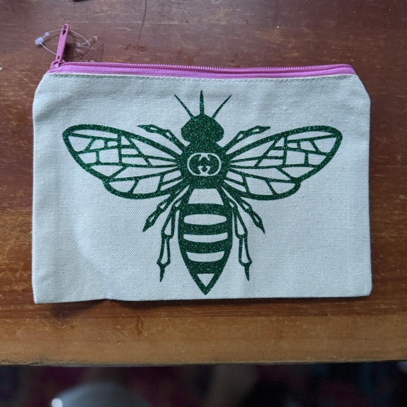 New Guccis Canvas Zippered Bee Pouch  - Picture 2 of 3